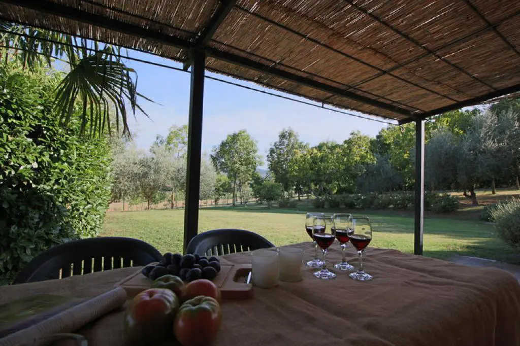umbrie-agriturismo-le-more-appartement-astri-terras-uitzicht-04-casamia
