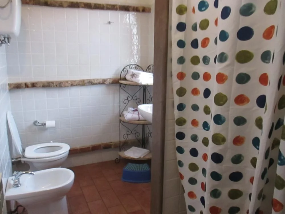 umbrie-agriturismo-le-more-appartement-fiordalisi-badkamer-04-casamia