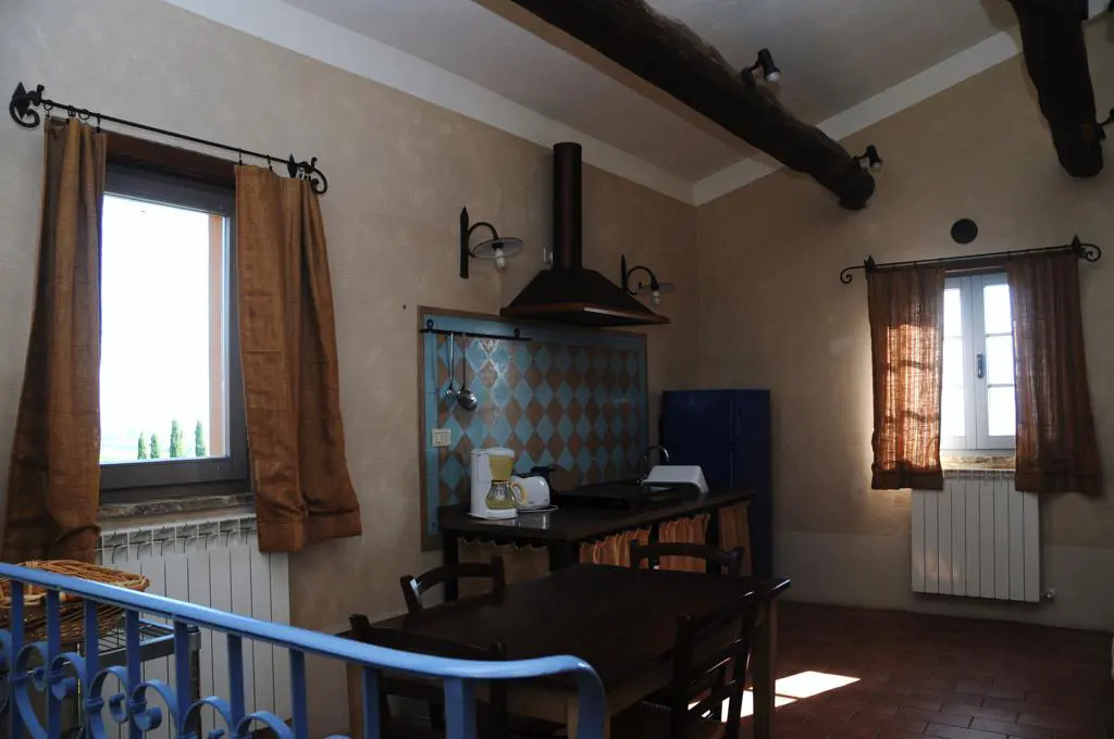 umbrie-agriturismo-le-more-appartement-fiordalisi-keuken-01-casamia