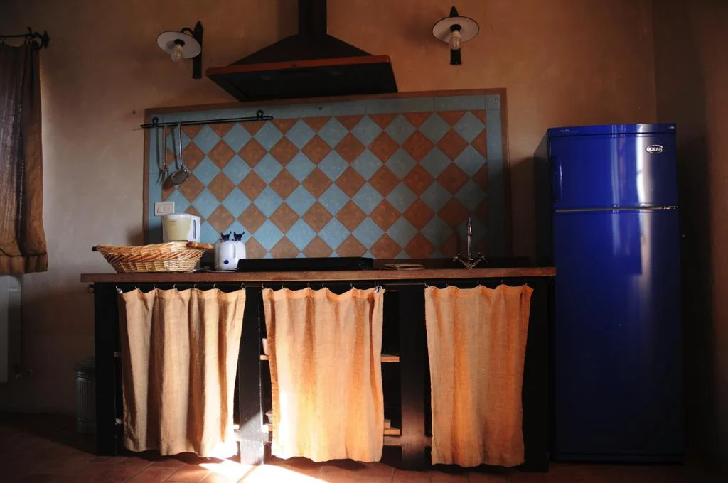 umbrie-agriturismo-le-more-appartement-fiordalisi-keuken-02-casamia
