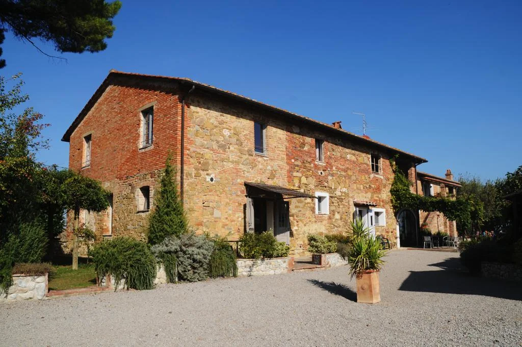 Umbrie agriturismo le more appartement girasoli landhuis buitenkant