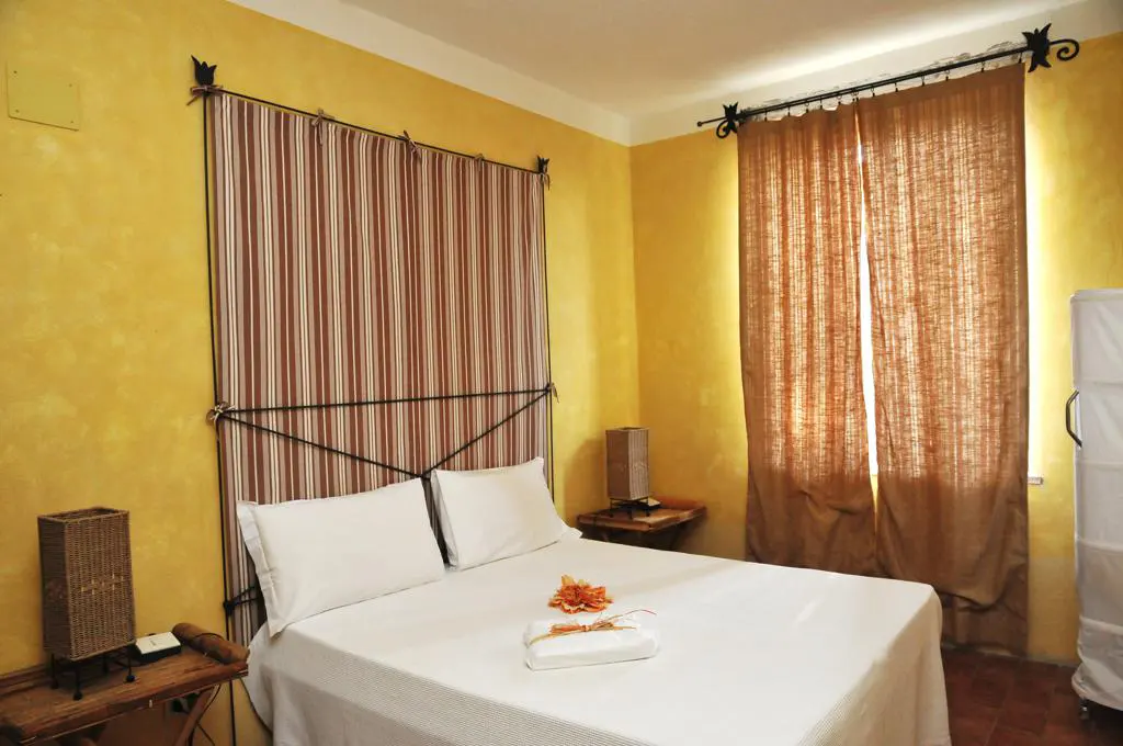 umbrie-agriturismo-le-more-appartement-girasoli-slaapkamer-01-casamia