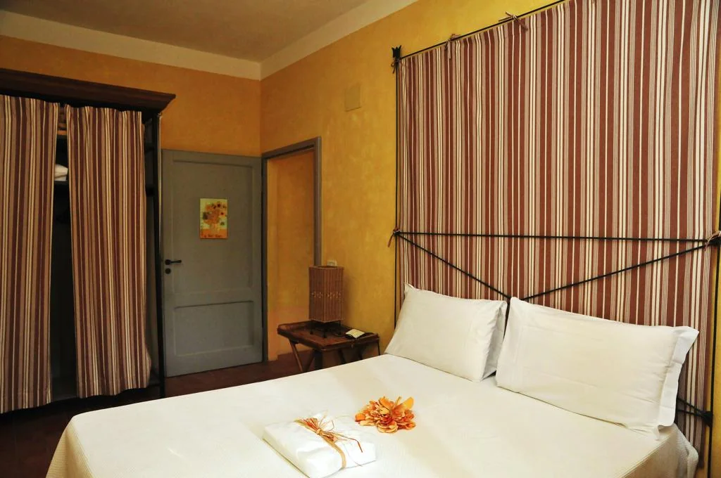 umbrie-agriturismo-le-more-appartement-girasoli-slaapkamer-02-casamia