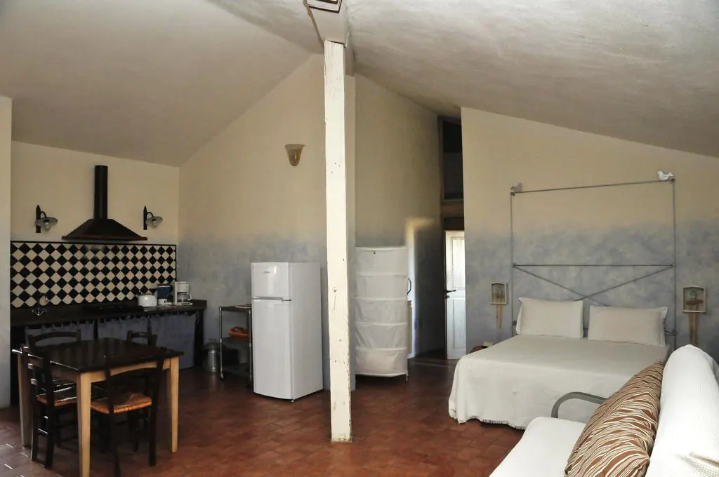 umbrie-agriturismo-le-more-appartement-glicini-woonkamer-05-casamia