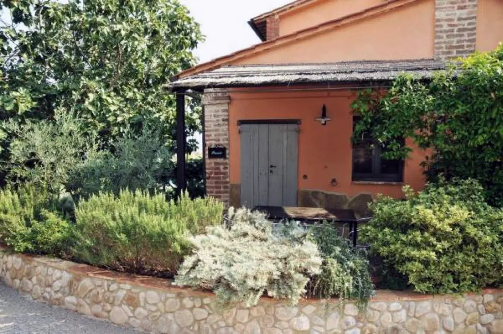 umbrie-agriturismo-le-more-appartement-peonie-voordeur-casamia