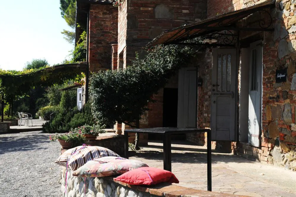 umbrie-agriturismo-le-more-appartement-tulipani-landhuis-buitenkant-04-casamia