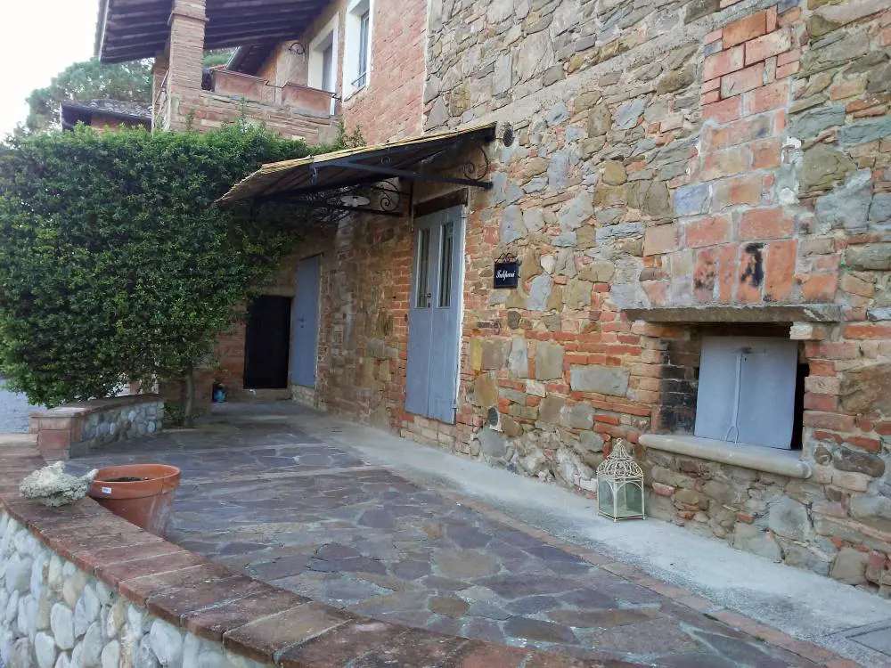 umbrie-agriturismo-le-more-appartement-tulipani-voordeur-04-casamia