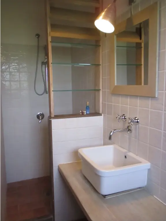umbrie-agriturismo-le-more-appartement-zinie-badkamer-02-casamia