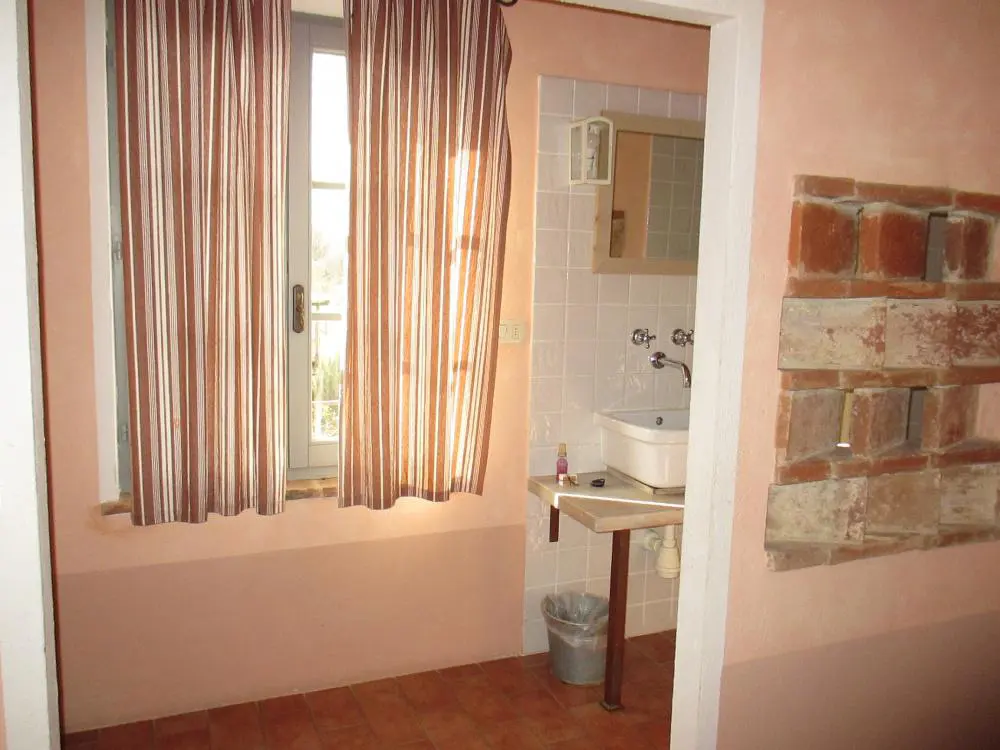 umbrie-agriturismo-le-more-appartement-zinie-badkamer-03-casamia