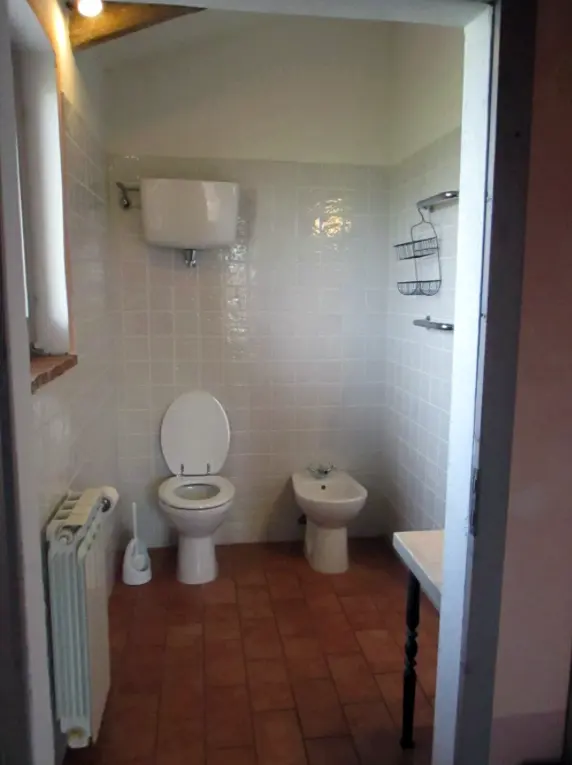 umbrie-agriturismo-le-more-appartement-zinie-badkamer-03-casamia
