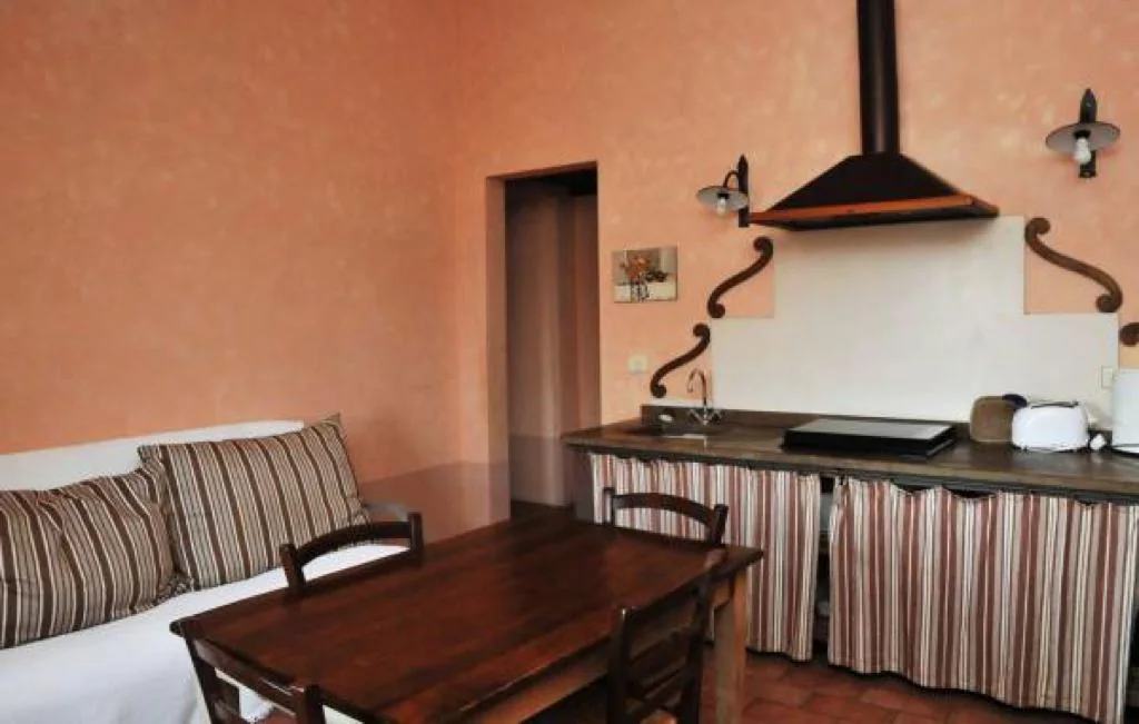 umbrie-agriturismo-le-more-appartement-zinie-keuken-eethoek-02-casamia