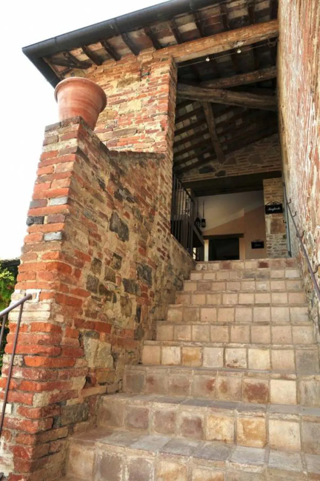 umbrie-agriturismo-le-more-appartement-zinie-trap-buiten-03-casamia