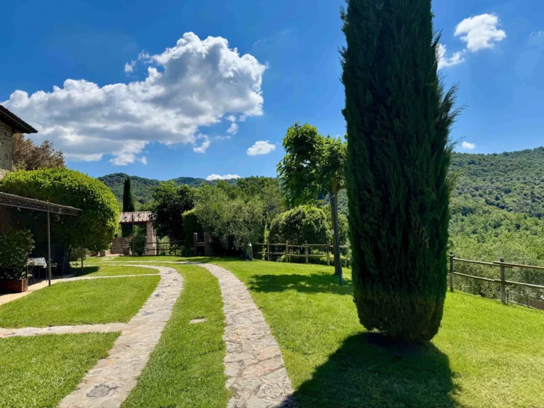 Umbrie agriturismo malagronda algemeen tuin cipres