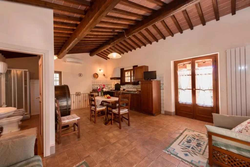 umbrie-agriturismo-malagronda-appartement-sughera-woonkamer-eethoek-01-casamia
