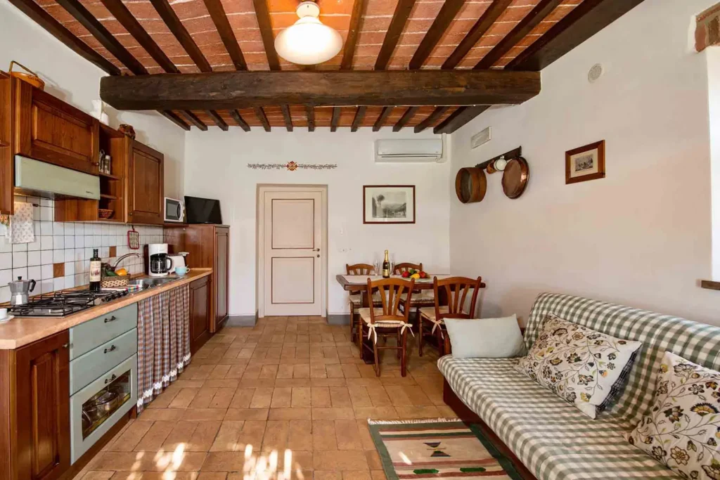 umbrie-agriturismo-malagronda-leccio-woonkamer-keuken-05-casamia