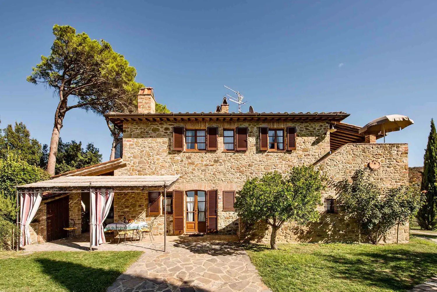 umbrie-agriturismo-malagronda-olivo-landhuis-buitenzijde-15-casamia