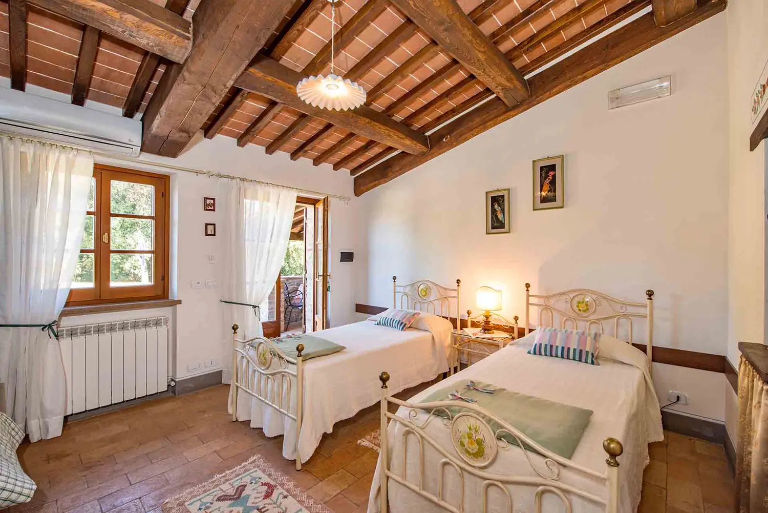umbrie-agriturismo-malagronda-olivo-slaapkamer-twee-bedden-12-casamia