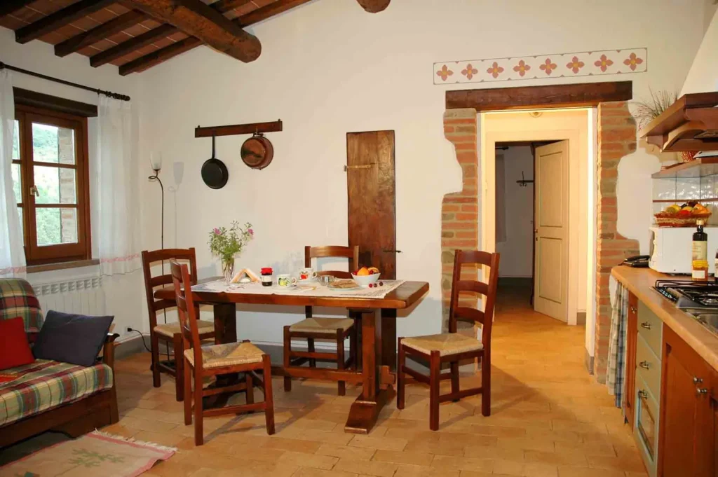 umbrie-agriturismo-malagronda-pino-woonkamer-eethoek-06-casamia