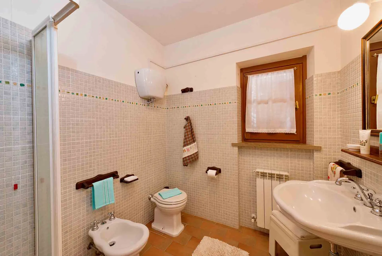 umbrie-agriturismo-malagronda-quercia-badkamer-11-casamia