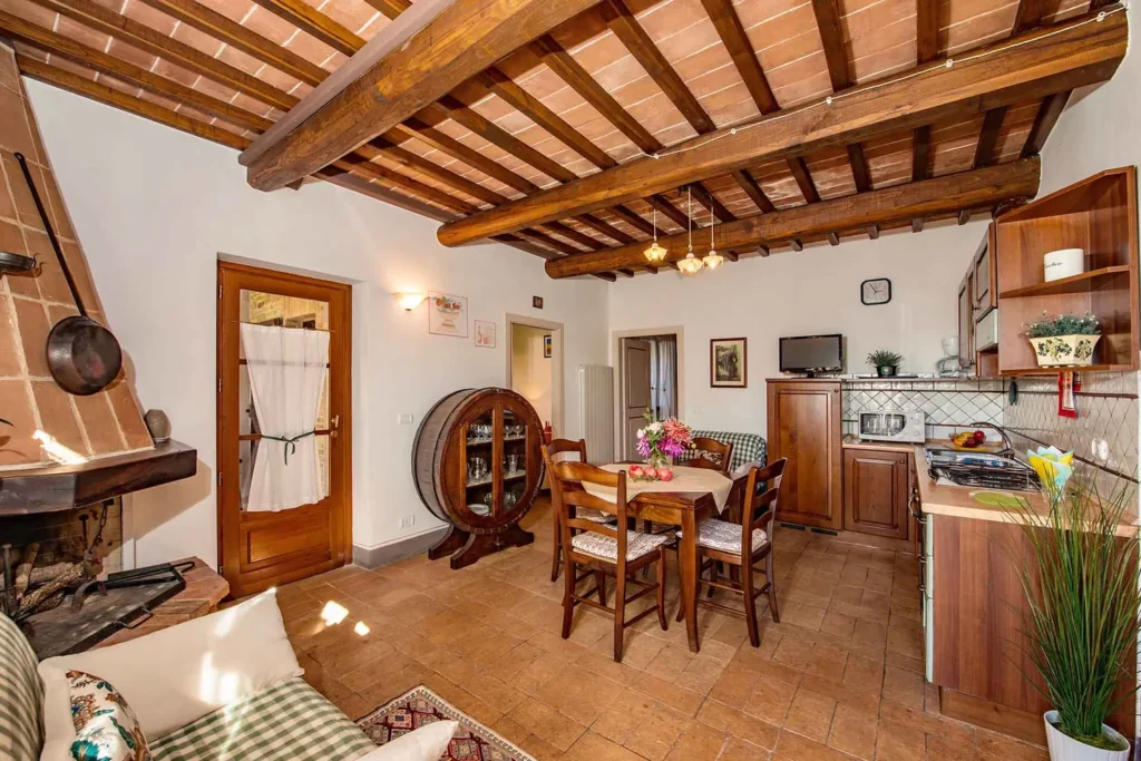 umbrie-agriturismo-malagronda-quercia-woonkamer-eethoek-07-casamia