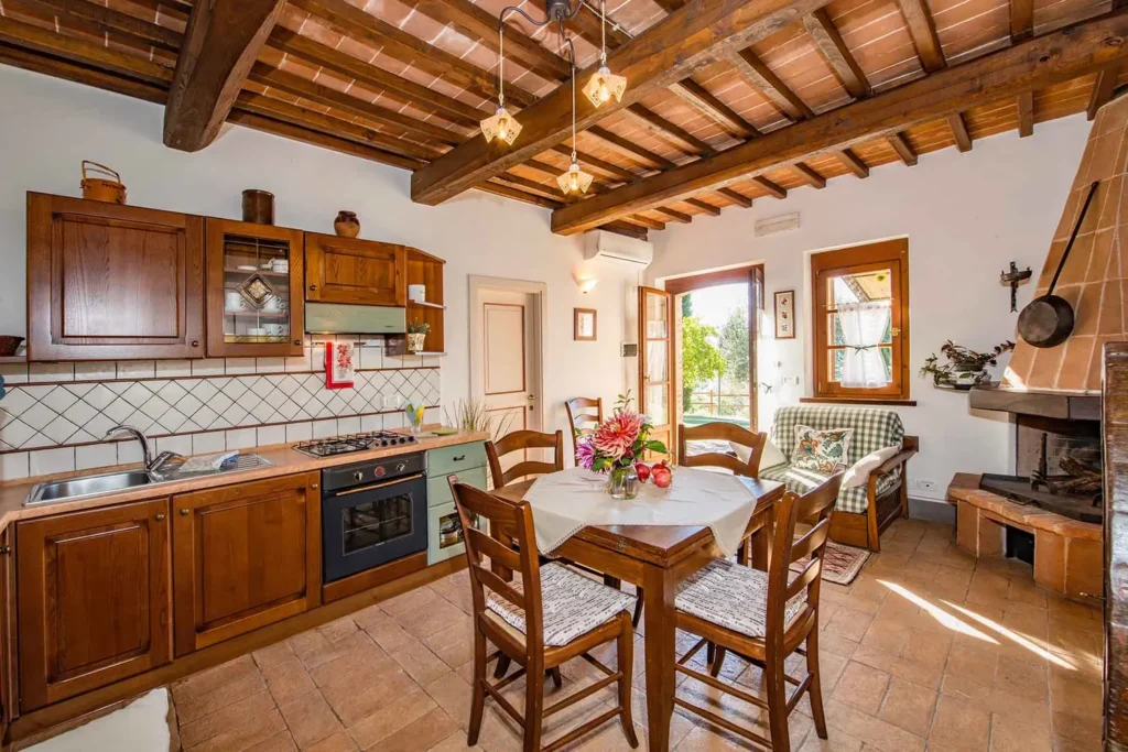 umbrie-agriturismo-malagronda-quercia-woonkamer-keuken-08-casamia
