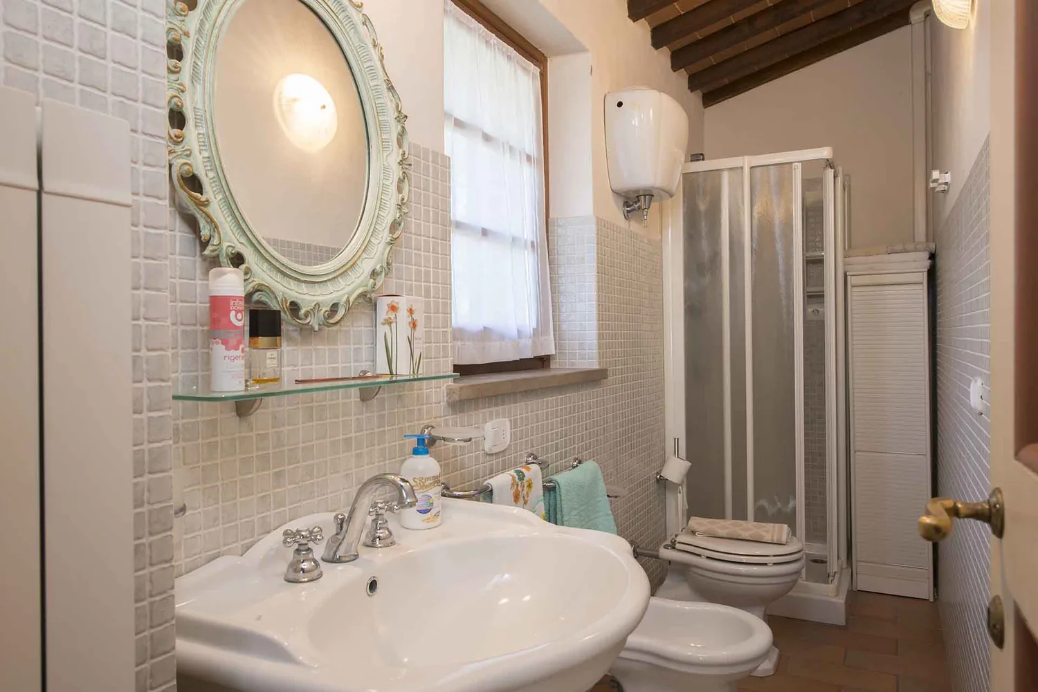 umbrie-agriturismo-malagronda-sughera-badkamer-09-casamia