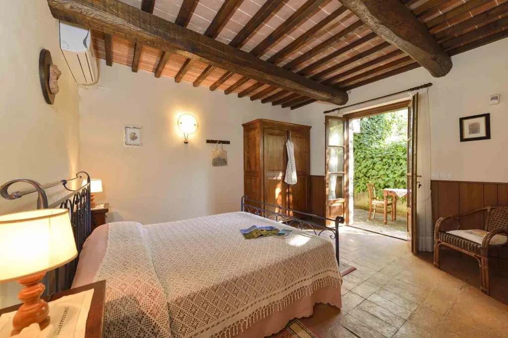 Umbrie agriturismo malagronda sughera slaapkamer terras