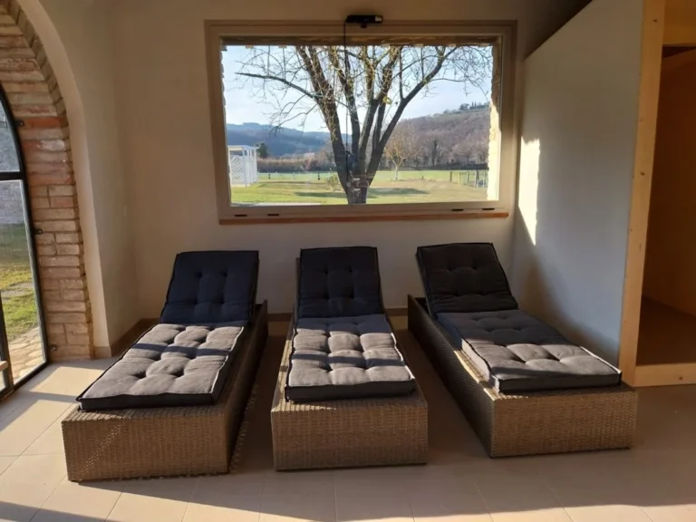 Umbrie case corboli algemeen wellness ligstoelen