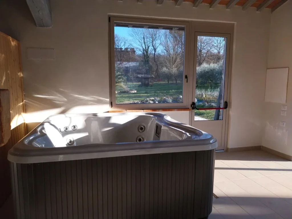 Umbrie case corboli algemeen wellness whirlpool