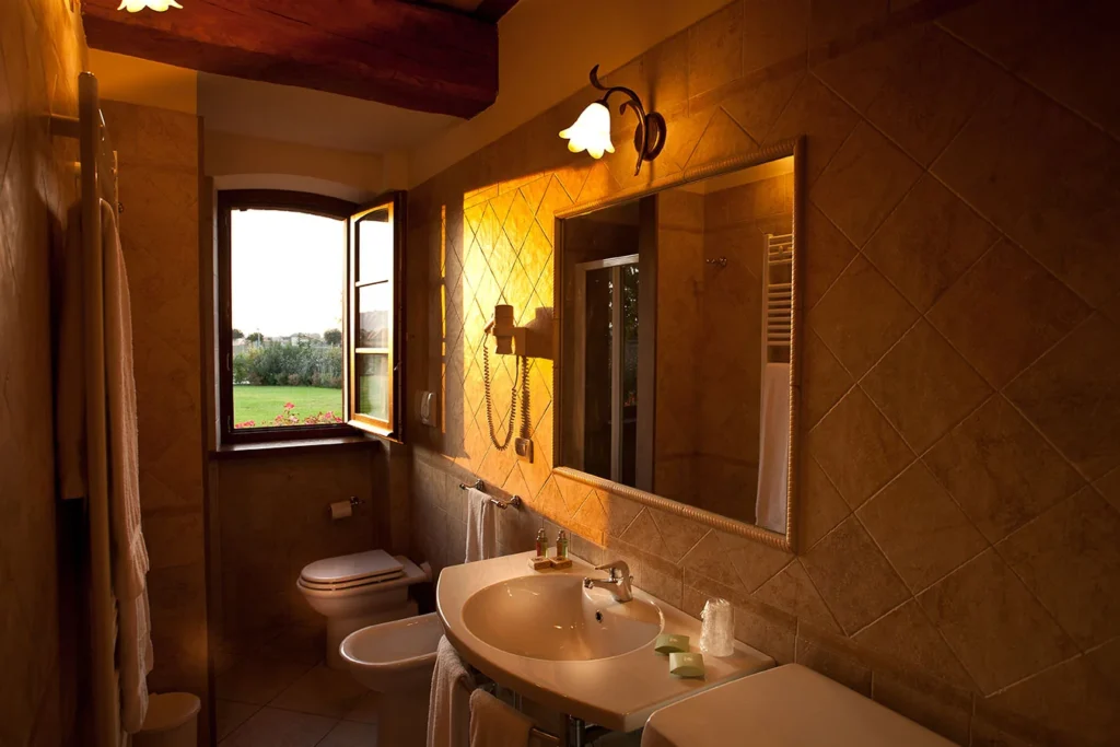 umbrie-le-rondini-di-francesco-appartement-balcone-badkamer-01-casamia