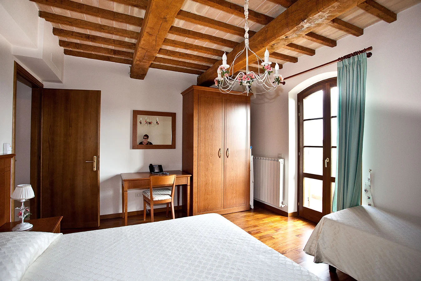 umbrie-le-rondini-di-francesco-appartement-balcone-slaapkamer-balkon-02-casamia
