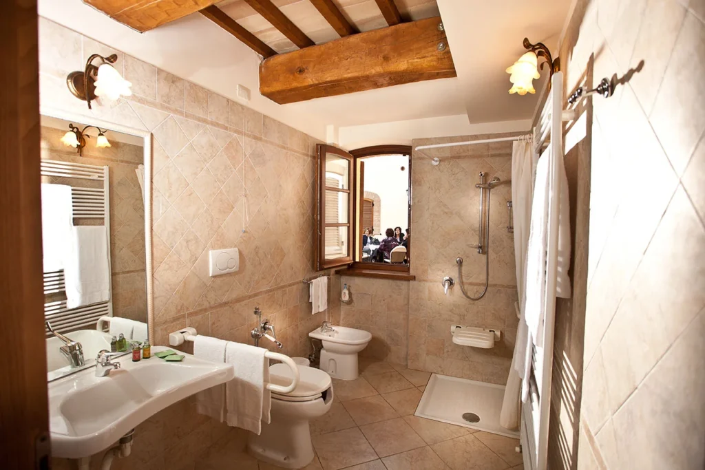 umbrie-le-rondini-di-francesco-appartement-patio-badkamer-01-casamia