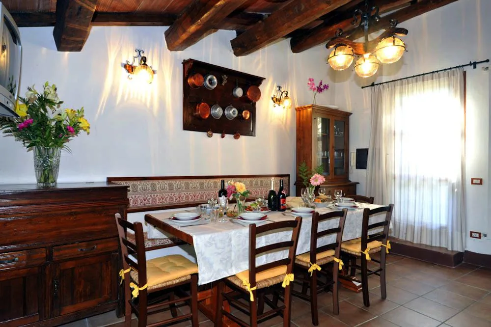 umbrie-villa-giara-algemeen-eethoek-houten-balken-19-casamia