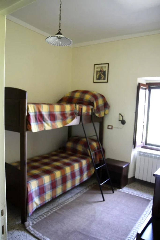 Umbrie villa giara algemeen slaapkamer stapelbed