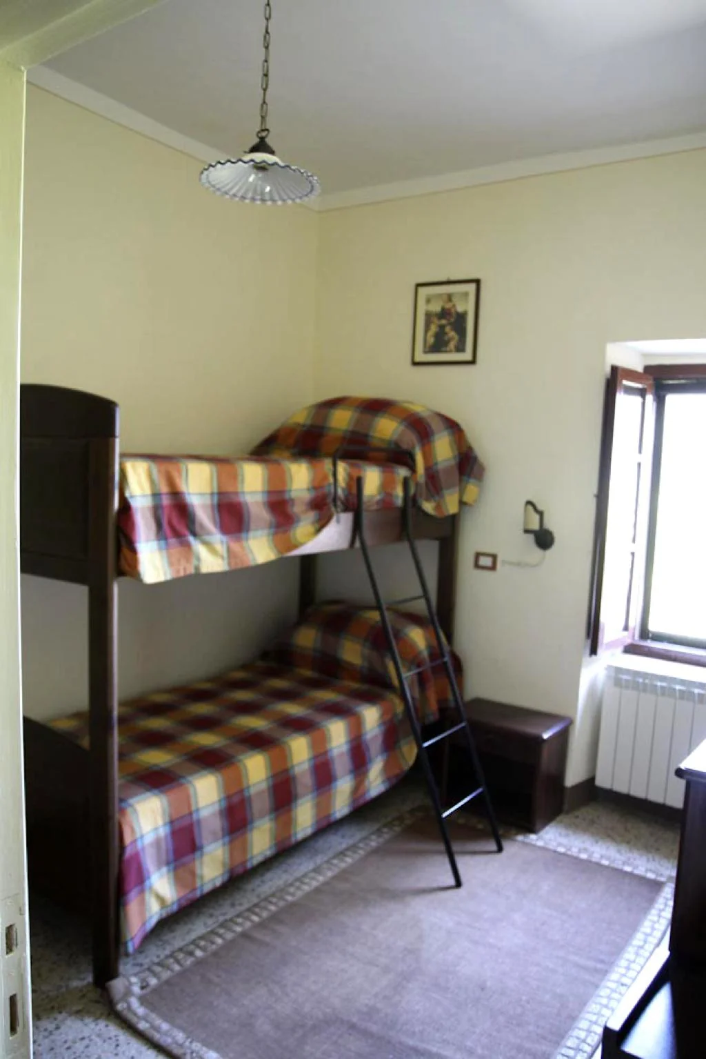 umbrie-villa-giara-algemeen-slaapkamer-stapelbed-29-casamia