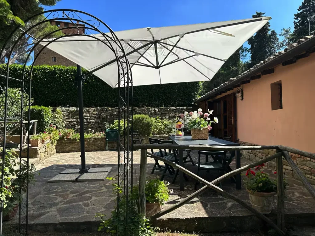 Umbrie villa giara algemeen terras eettafel
