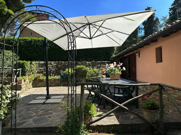 Umbrie villa giara algemeen terras eettafel