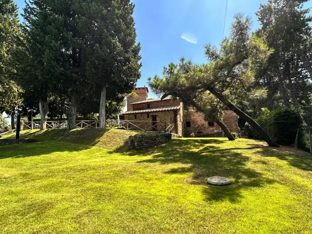 Umbrie villa giara algemeen villa gazon bomen