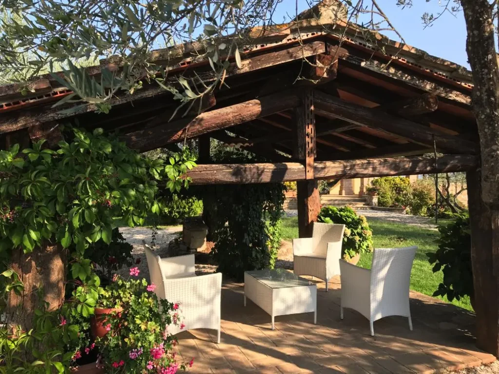 Umbrie villa lorenzo algemeen tuinpaviljoen zithoek