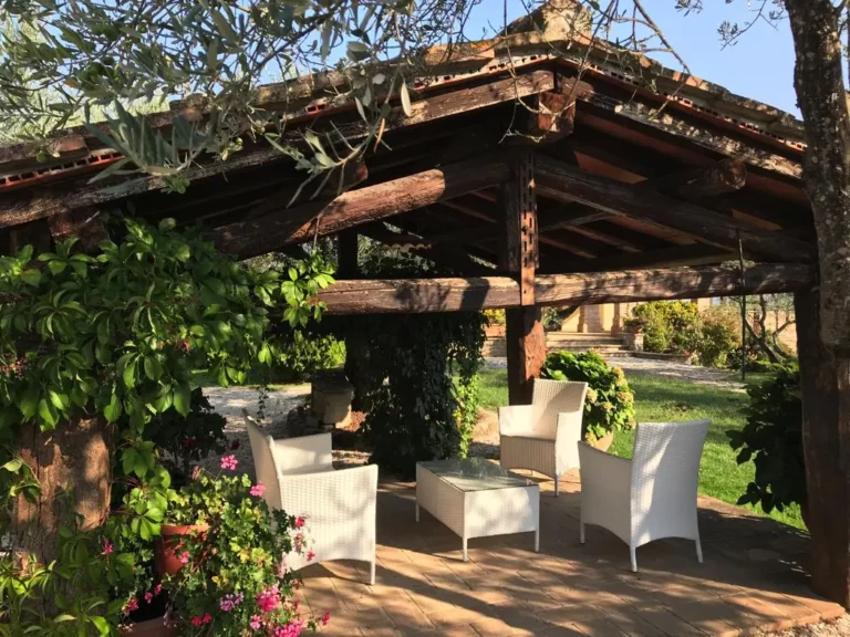 Umbrie villa lorenzo algemeen tuinpaviljoen zithoek