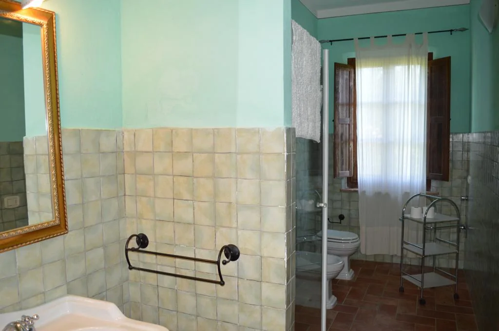 zuid-toscane-agriturismo-calia-appartement-cavasonni-badkamer-05-casamia