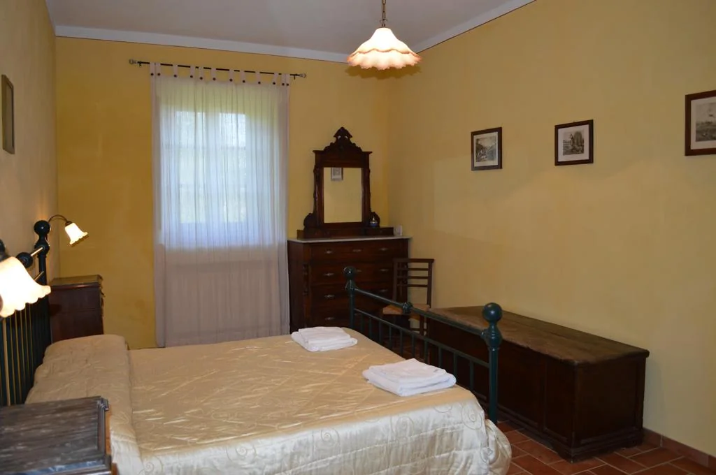 zuid-toscane-agriturismo-calia-appartement-cavasonni-slaapkamer-04-casamia