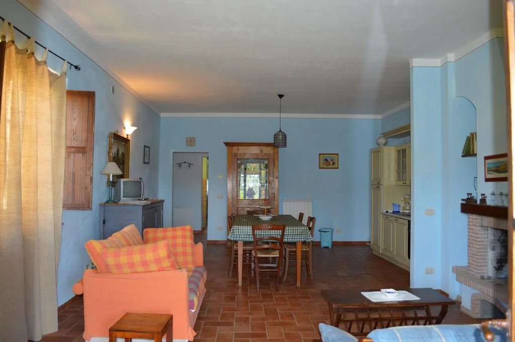 zuid-toscane-agriturismo-calia-appartement-cavasonni-woonkamer-06-casamia