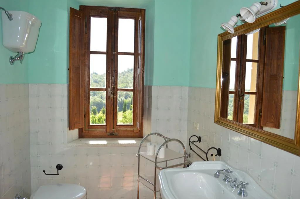 zuid-toscane-agriturismo-calia-appartement-il-poggi-badkamer-03-casamia