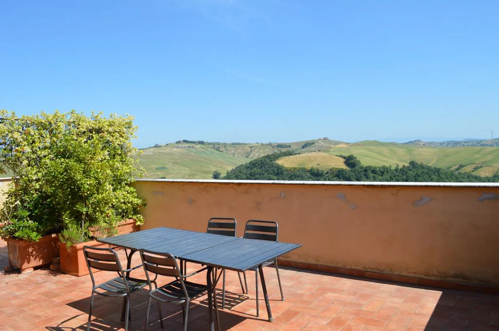 zuid-toscane-agriturismo-calia-appartement-il-poggi-dakterras-uitzicht-01-casamia