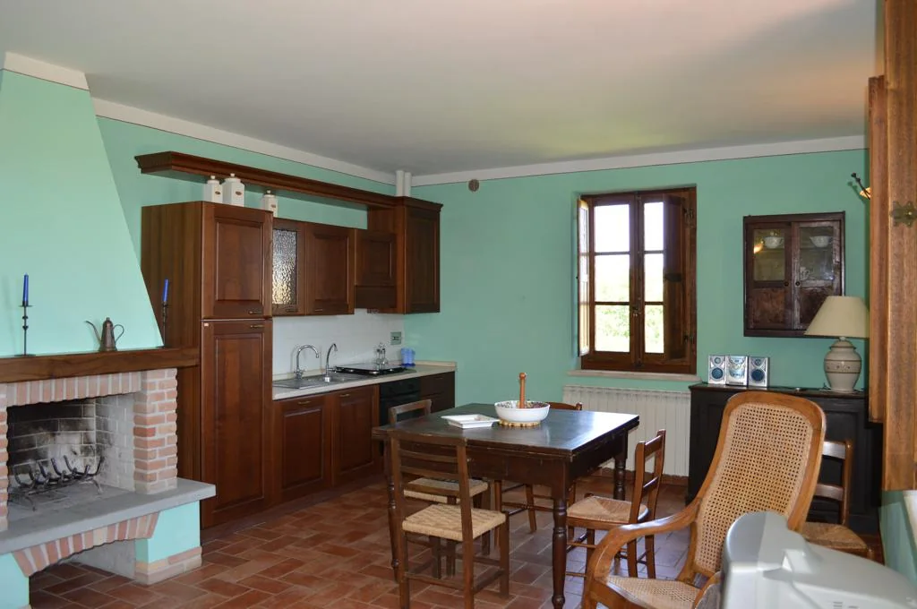 zuid-toscane-agriturismo-calia-appartement-il-poggiarone-keuken-eethoek-01-casamia