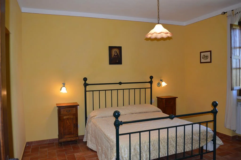 zuid-toscane-agriturismo-calia-appartement-il-poggiarone-slaapkamer-04-casamia
