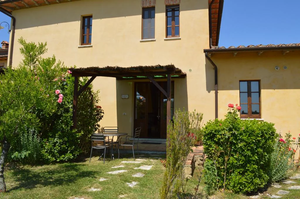 zuid-toscane-agriturismo-calia-appartement-le-carraie-appartement-terras-09-casamia