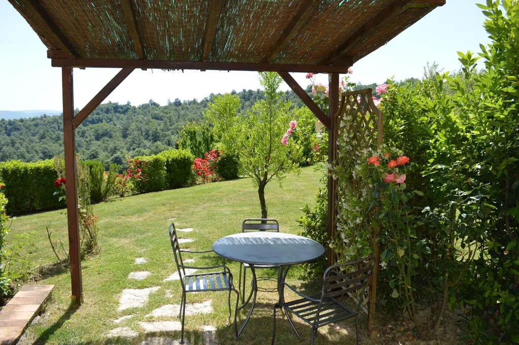 Zuid toscane agriturismo calia appartement le carraie tuin terras
