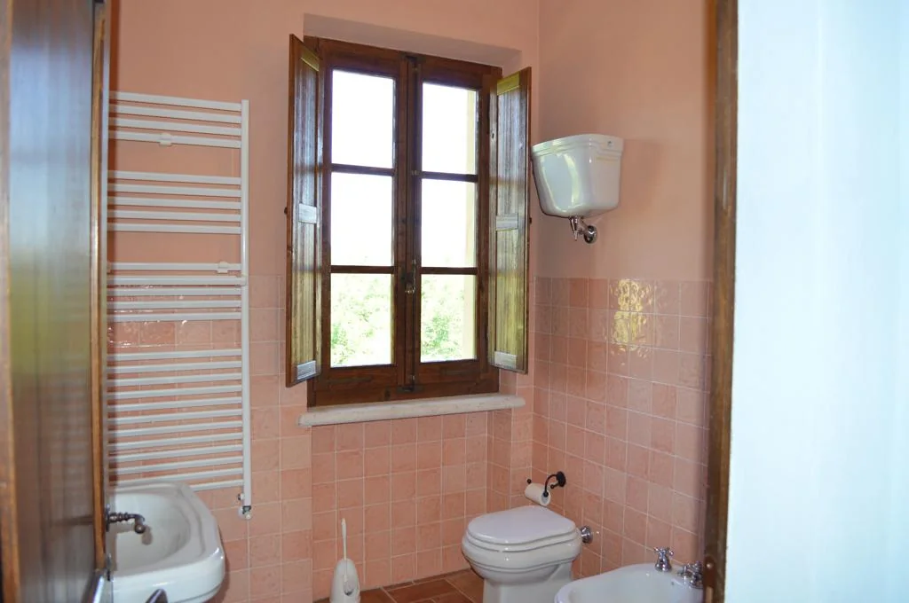 zuid-toscane-agriturismo-calia-appartement-le-logge-badkamer-04-casamia